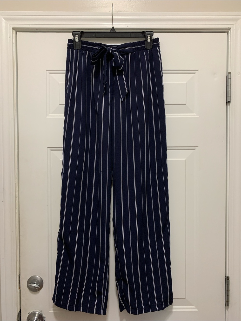 4/$10 Wide-Leg Navy Pinstripe Tie-Waist Pants Size Medium